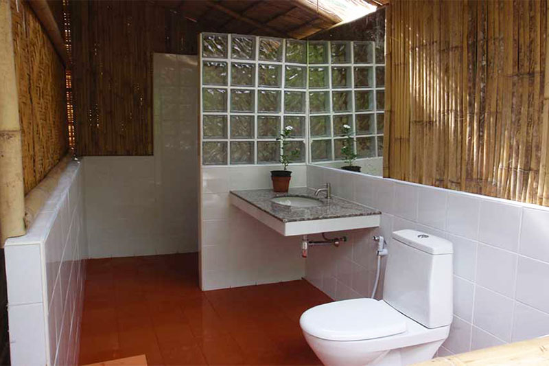 Green View Resort Koh Lipe : Beach Front Bungalow Hot Water Shower